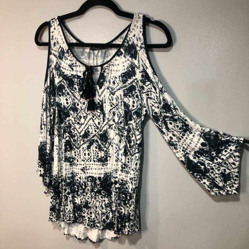 Max Jeans Navy and White Shoulder Cut Out Boho Flowy Sleeve Top